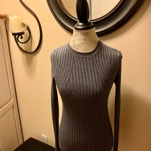 LN ZARA CUTE KNIT SWEATER. THIS SWEATER IS LIGHTWEIGHT & COMFY. - Picture 8 of 8